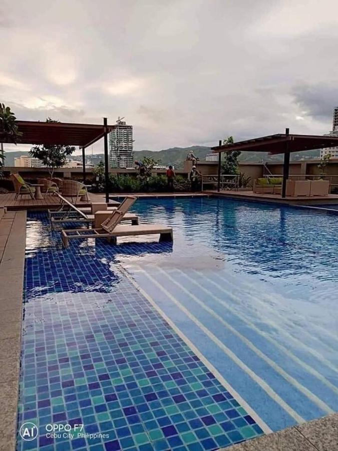 Horizon 101 A4 Near Robinson Mall Free Pool Wifi Cebu Esterno foto